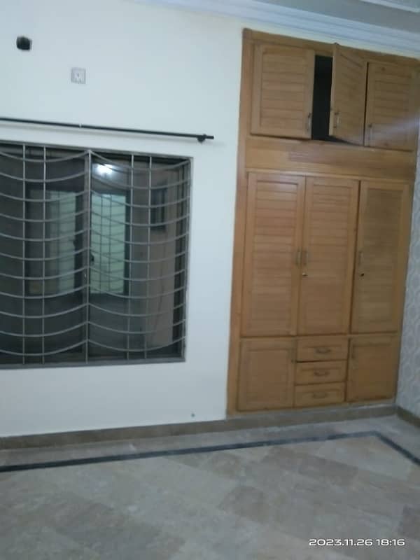 Upper Portion With Servant Available For Rent Very Near To Park 4