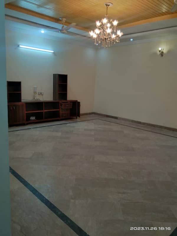 Upper Portion With Servant Available For Rent Very Near To Park 6