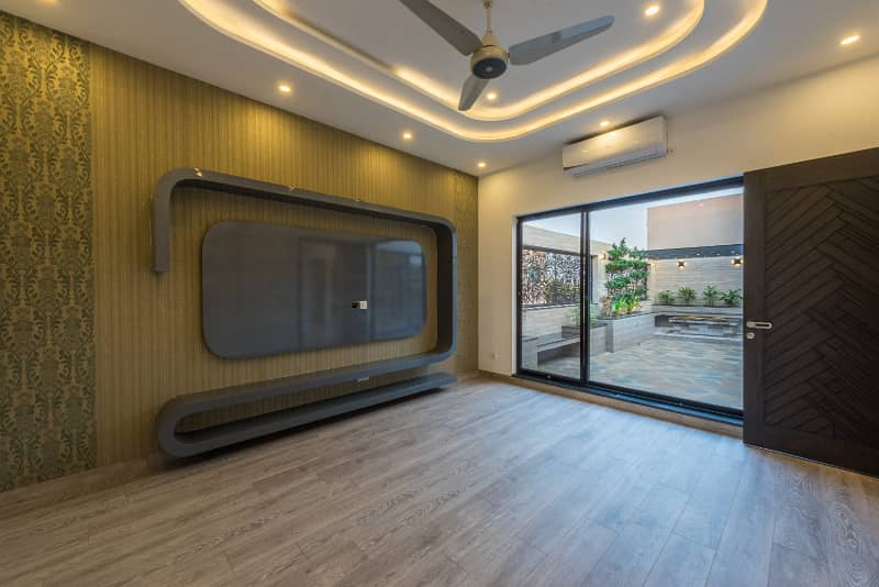 Eyes Catching 1 Kanal Modern Design Top Notched Lxuury House For Sale in Phase 7 27
