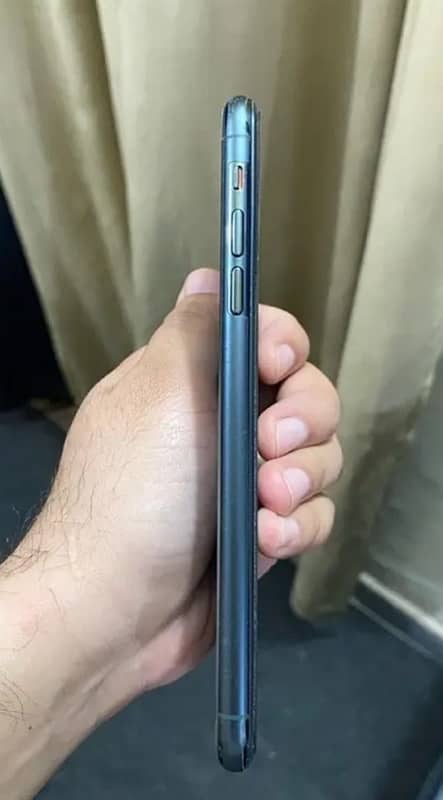 IPhone 11 pro max 256gb Factory Unlock (E. sim Time) 10/9 2