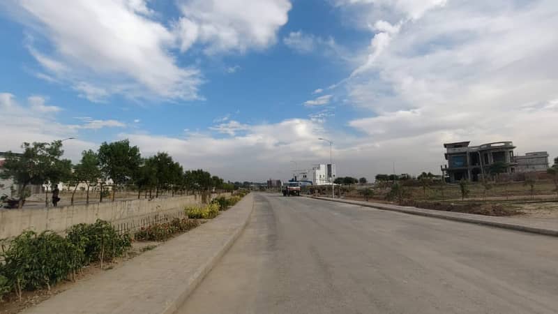 1 Kanal ( 50*90 in Block C ). Residential Plot Available. For Sale in Top City 1 Islamabad. 39