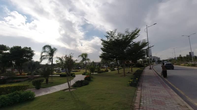 1 Kanal ( 50*90 in Block C ). Residential Plot Available. For Sale in Top City 1 Islamabad. 14