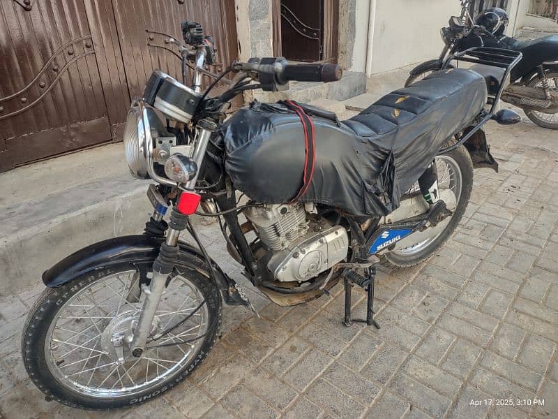 Suzuki GS 150, Model 2011 1