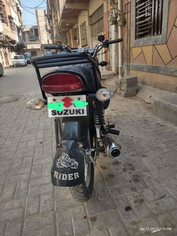 Suzuki GS 150, Model 2011 4