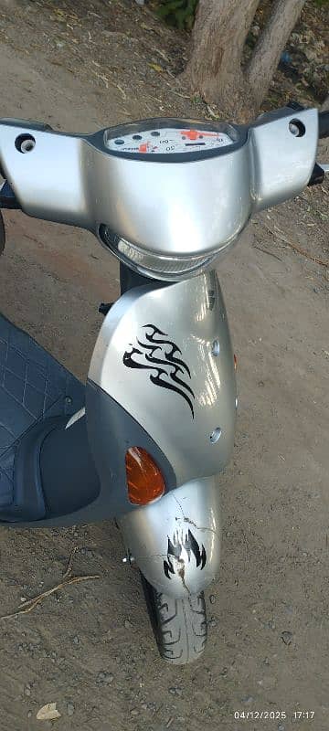 SUZUKI LETS 4 AUTOMATIC LADIES SCOOTY| 2012 Model | TOTAL GENUINE 4
