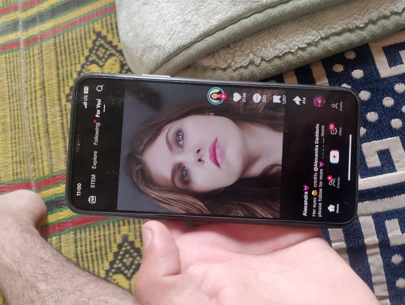 iphone 11 pro max ( Non pta ) e sim working best for used a1 condition 0