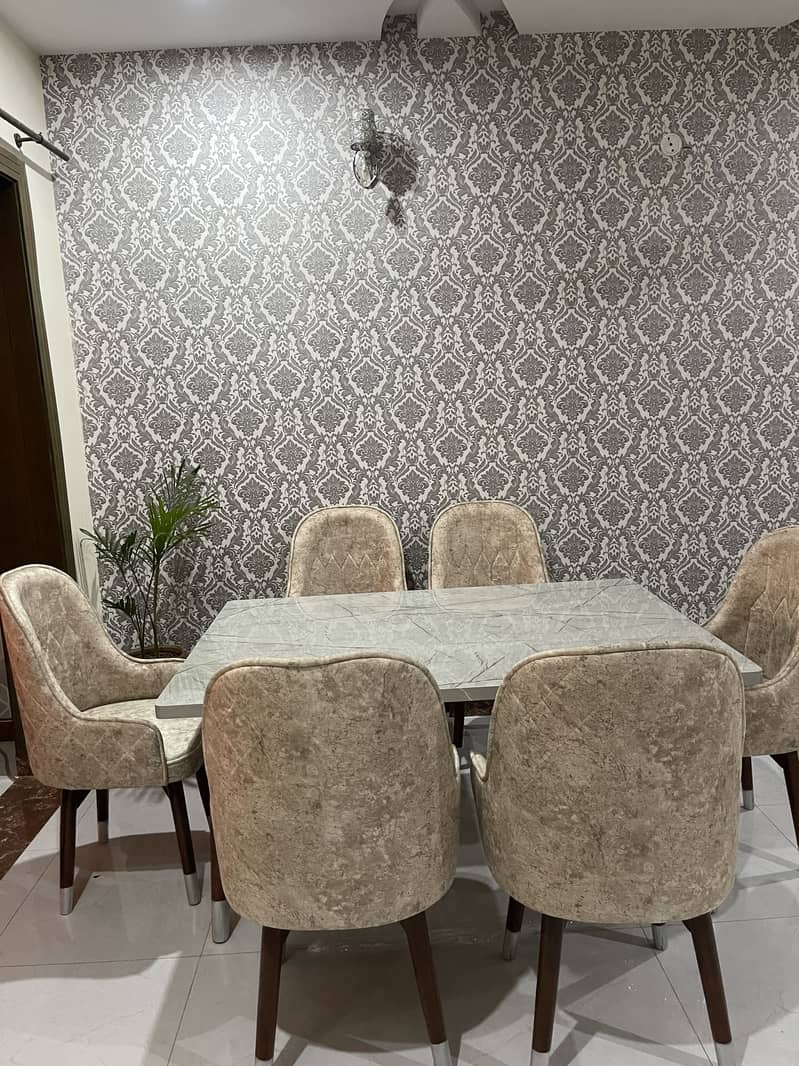Dining table new 6 seater 4