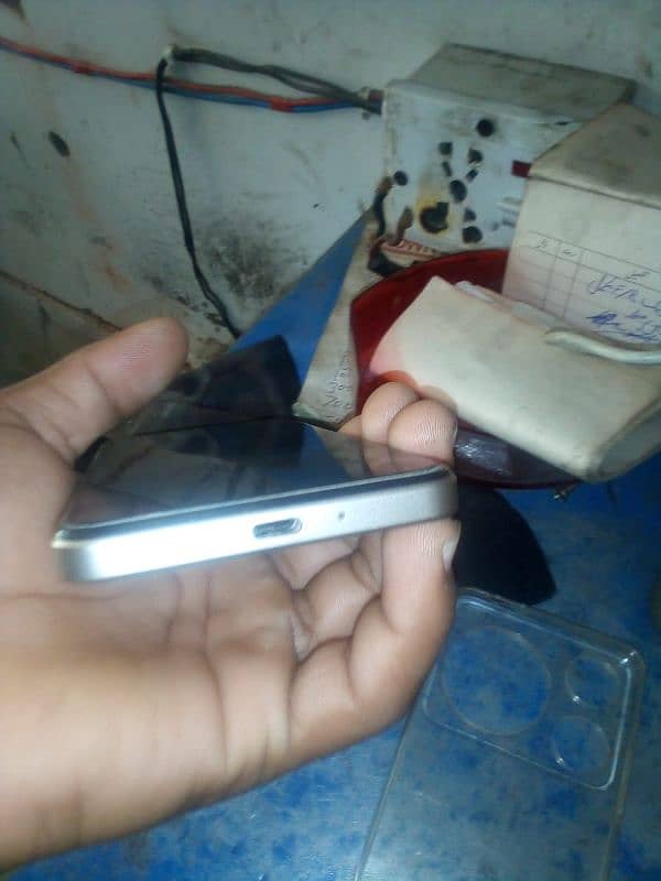 zte company condition 10/10 1 wheek used koi fault nahi ha full box ch 6