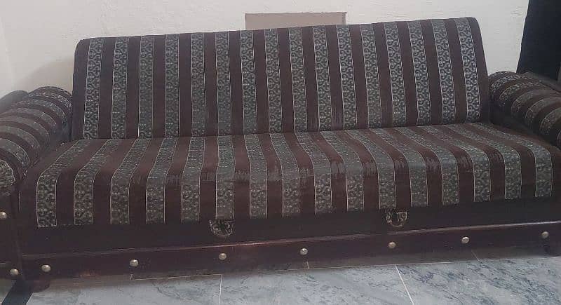 Stylish & Comfortable Sofa for Sale 0