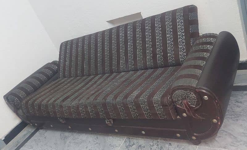 Stylish & Comfortable Sofa for Sale 1