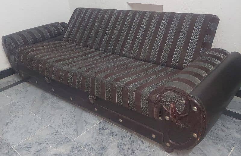 Stylish & Comfortable Sofa for Sale 3