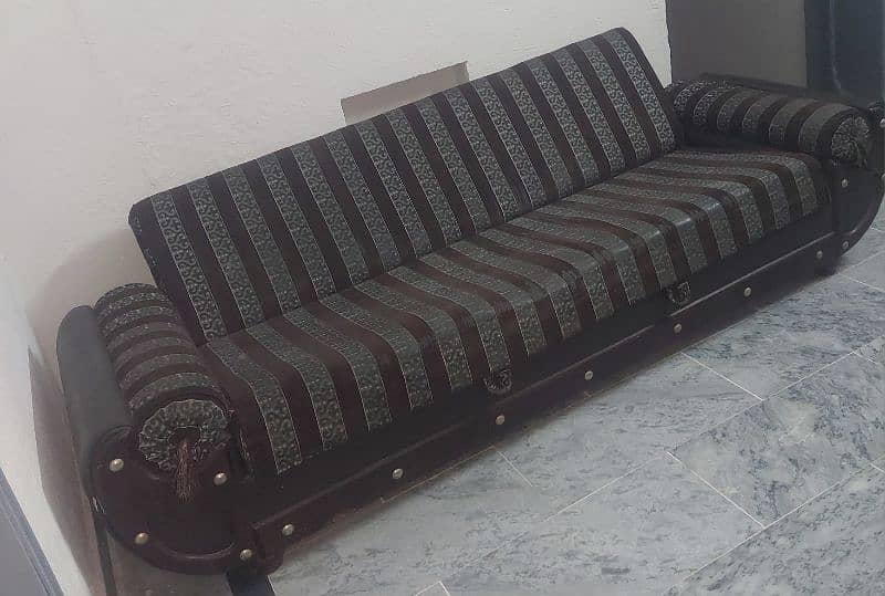 Stylish & Comfortable Sofa for Sale 4