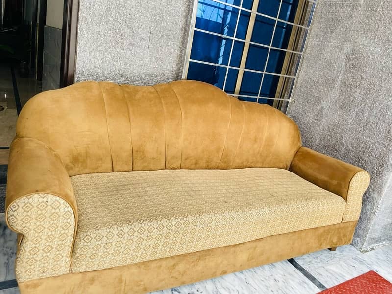 only 5 months used(5 sitter sofa set) 1