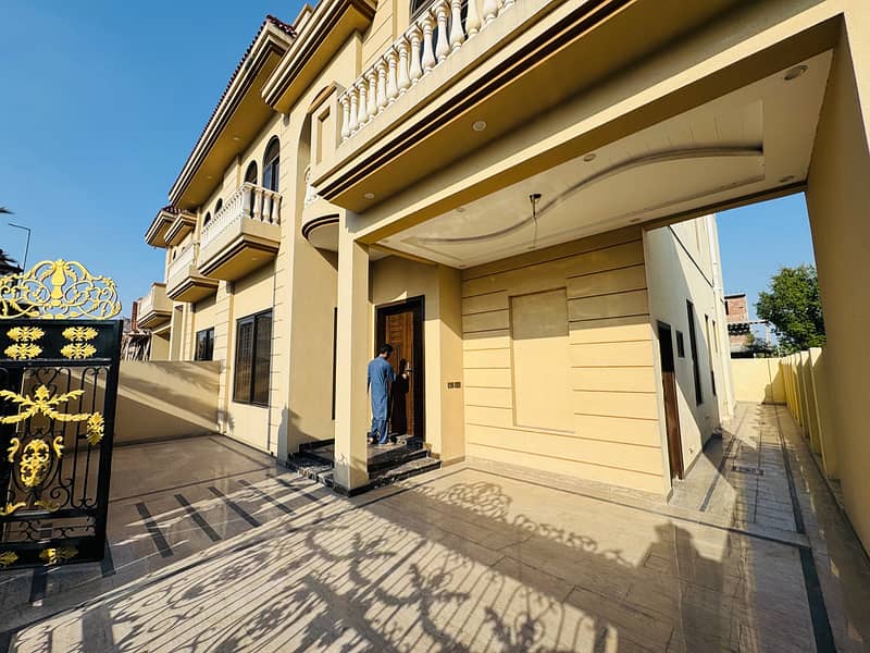 10 Marla Pair House Available for Sale in FF-Block 0
