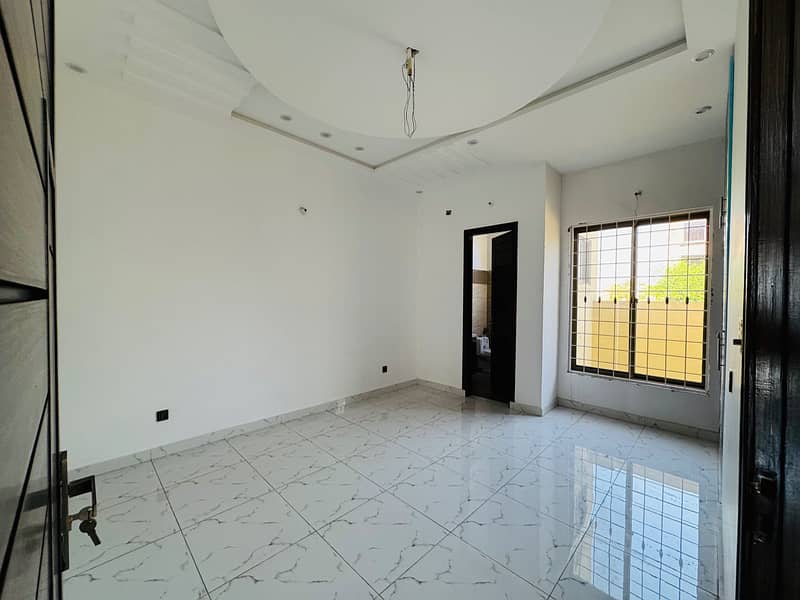 10 Marla Pair House Available for Sale in FF-Block 6