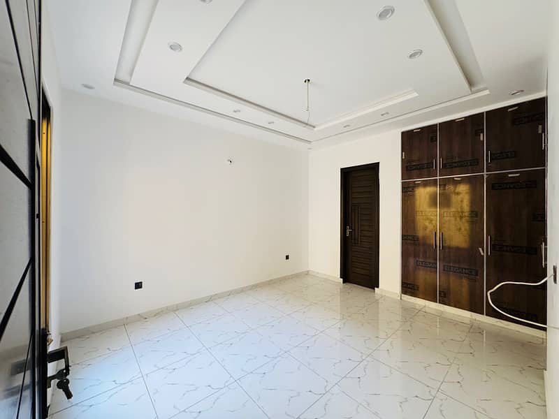 10 Marla Pair House Available for Sale in FF-Block 12
