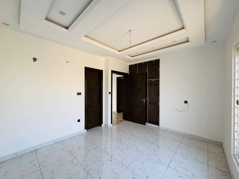 10 Marla Pair House Available for Sale in FF-Block 13