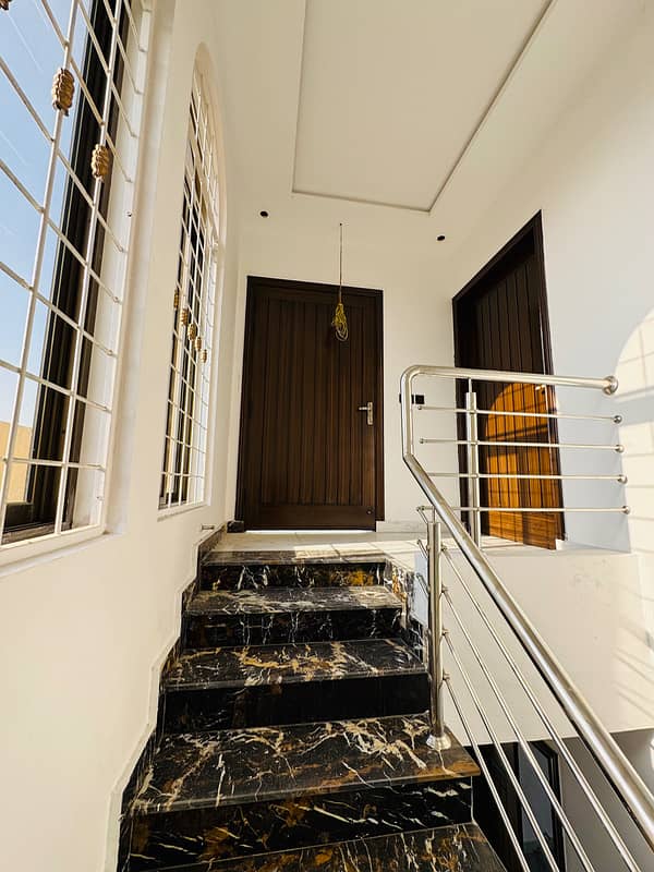 10 Marla Pair House Available for Sale in FF-Block 14