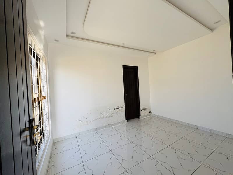 10 Marla Pair House Available for Sale in FF-Block 16