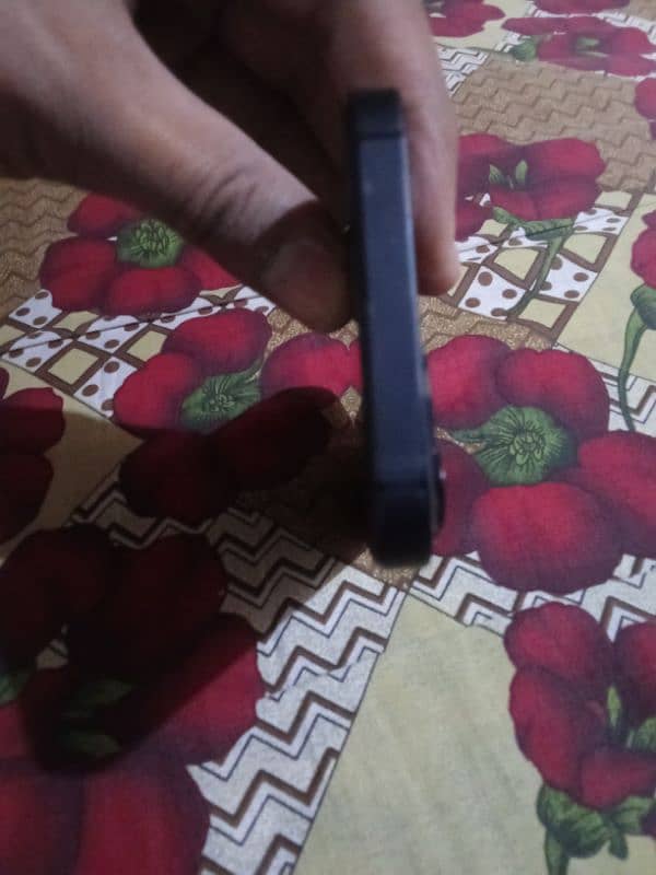 Iphone 13 128 Gb(4 month sim work karegi) (jv) (Battery 89) (All Okk) 6