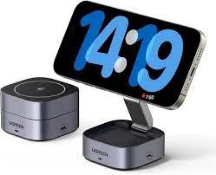 UGREEN MagFlow 2-in-1 Qi2 Magnetic Foldable Wireless Charging Station 10