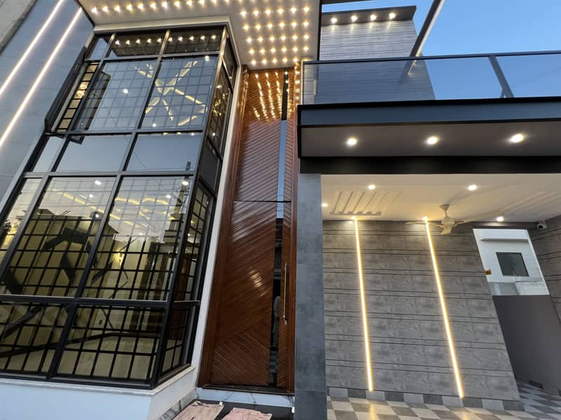 A Block Beautiful 10 Marla Straight Line House For Sale In Central Park With Solar Panels 0