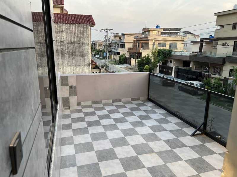 A Block Beautiful 10 Marla Straight Line House For Sale In Central Park With Solar Panels 3