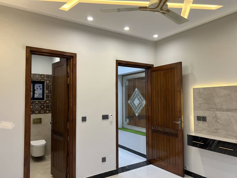 A Block Beautiful 10 Marla Straight Line House For Sale In Central Park With Solar Panels 4