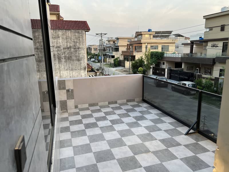 A Block Beautiful 10 Marla Straight Line House For Sale In Central Park With Solar Panels 6