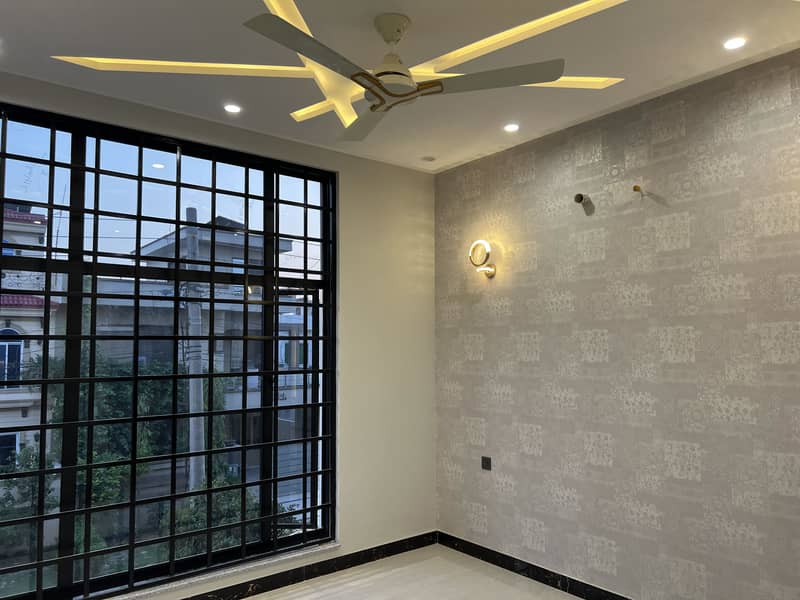 A Block Beautiful 10 Marla Straight Line House For Sale In Central Park With Solar Panels 18