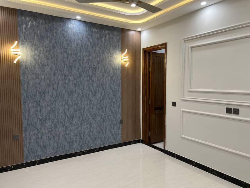 A Block Beautiful 10 Marla Straight Line House For Sale In Central Park With Solar Panels 29