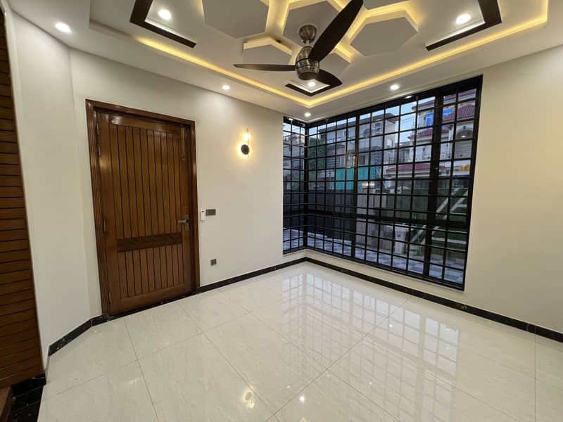 A Block Beautiful 10 Marla Straight Line House For Sale In Central Park With Solar Panels 42