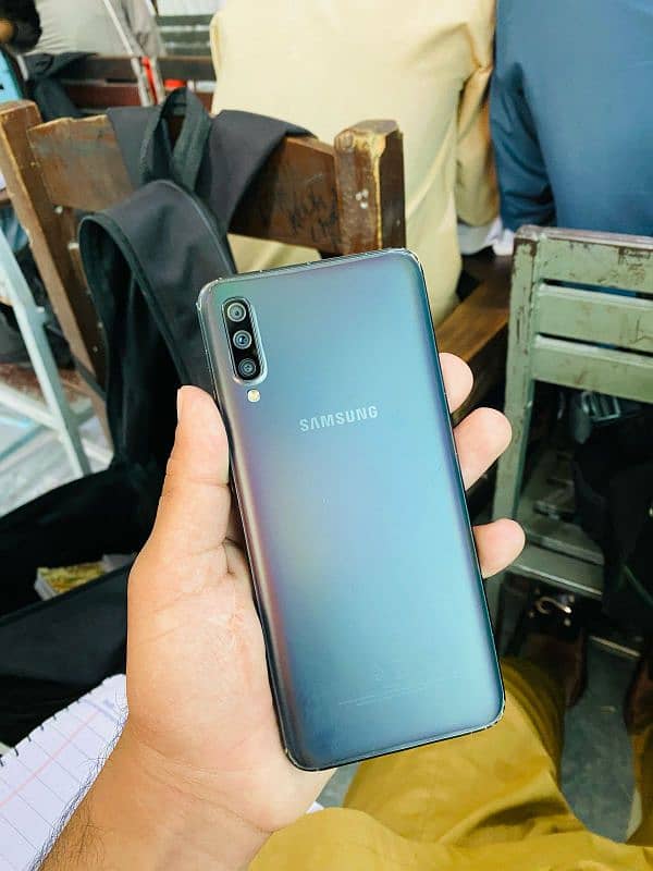 Samsung A70 0