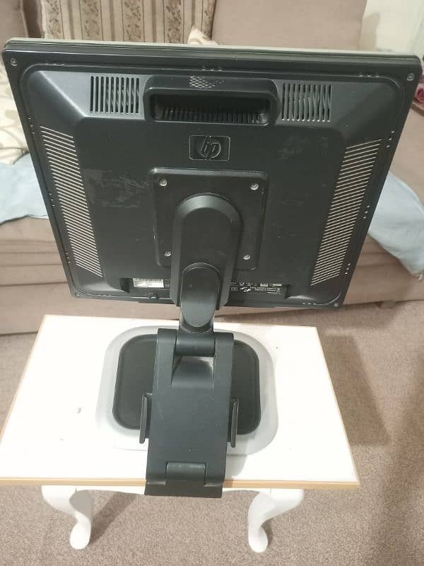 HP L1950 19-inch LCD monitor 3