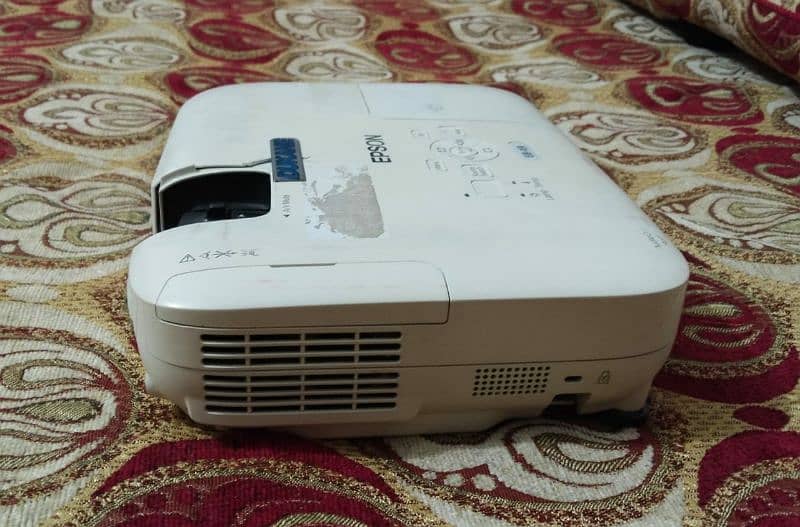Epson EB-X9 multimedia projector 2