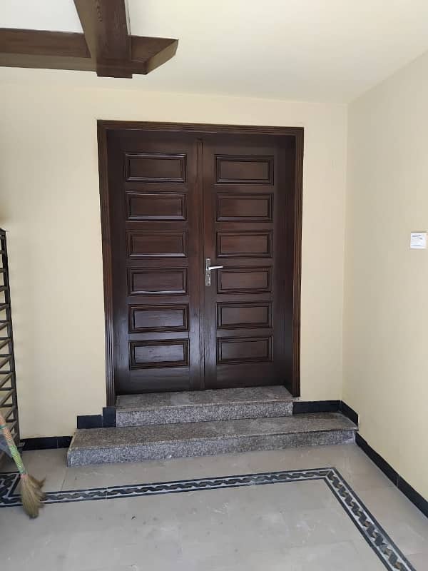 House Spread Over 511 Square Yards In F-10 Available 3