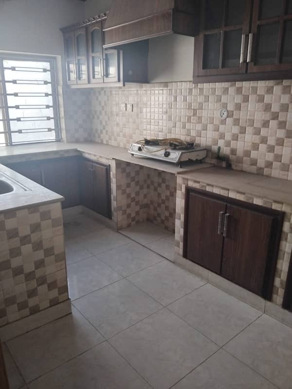 House Spread Over 511 Square Yards In F-10 Available 5
