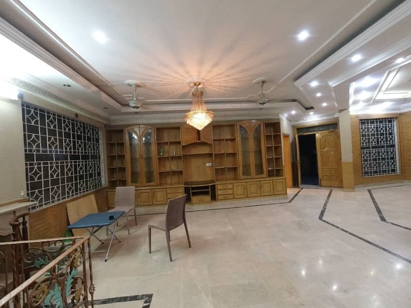 1022 Square Yards House Available For Sale In F-10, F-10 1
