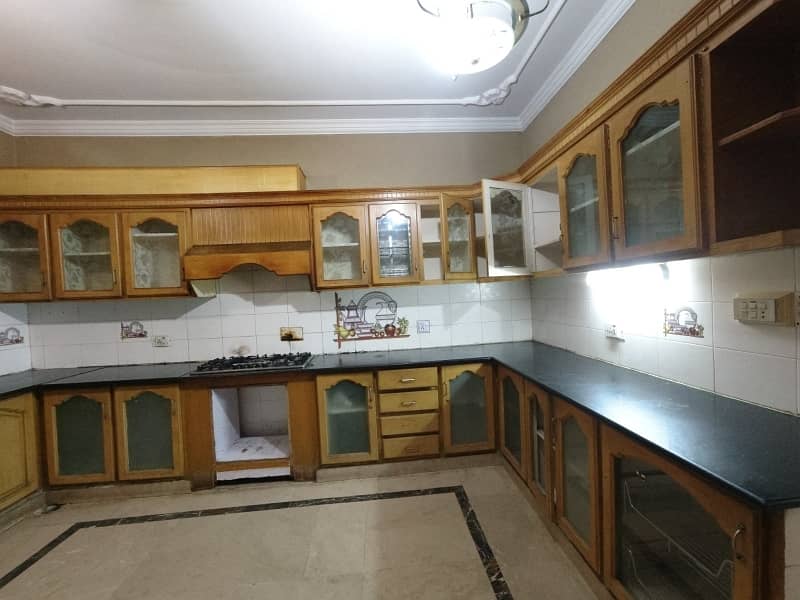 1022 Square Yards House Available For Sale In F-10, F-10 2