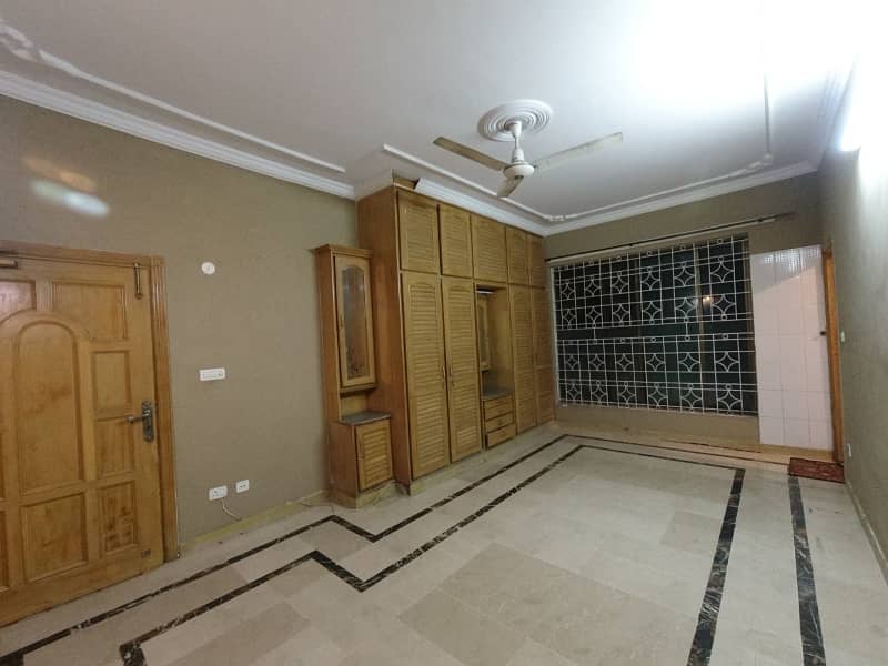 1022 Square Yards House Available For Sale In F-10, F-10 3