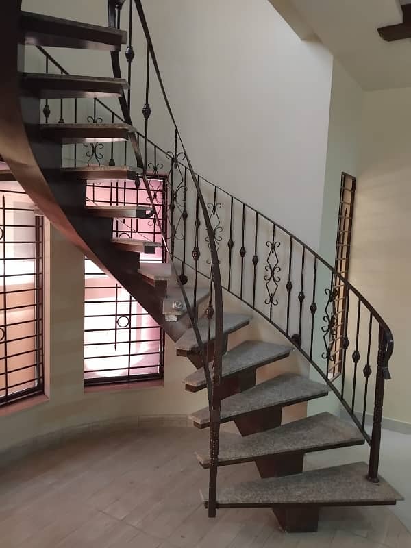 1266 Square Yards House For Sale In F-10 3