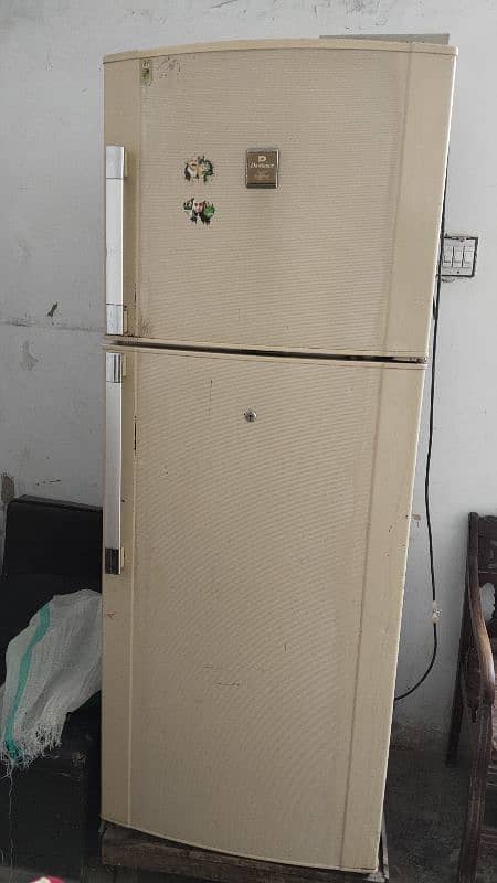 Dawlance frige sale bilkul saf halat full size 1