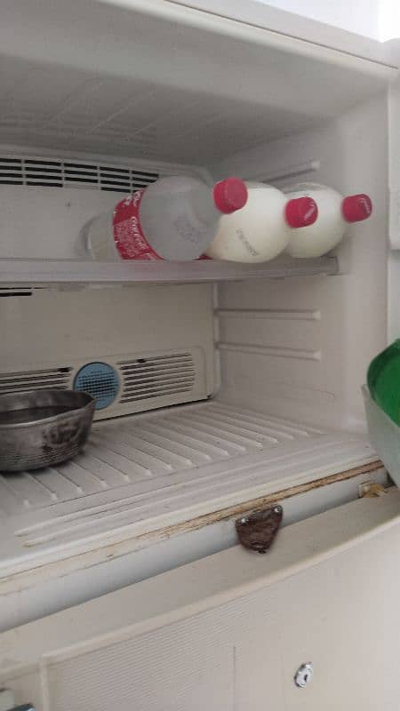 Dawlance frige sale bilkul saf halat full size 3