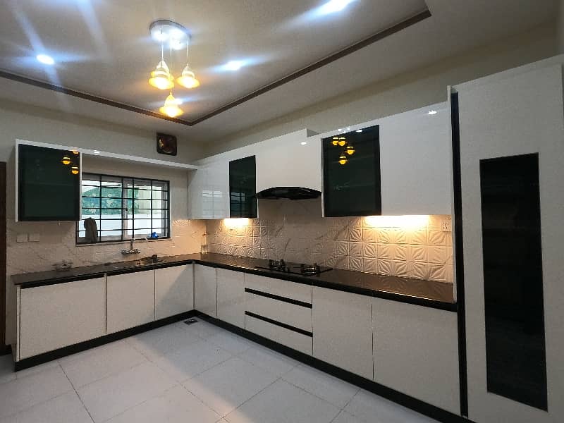 Get Your Hands On On Excellent Location House In Islamabad Best Area 11