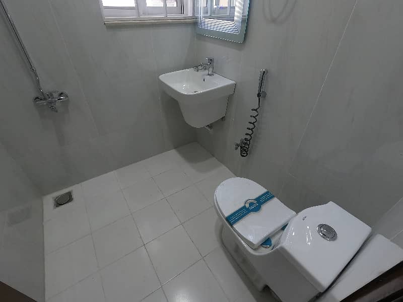 Get Your Hands On On Excellent Location House In Islamabad Best Area 33