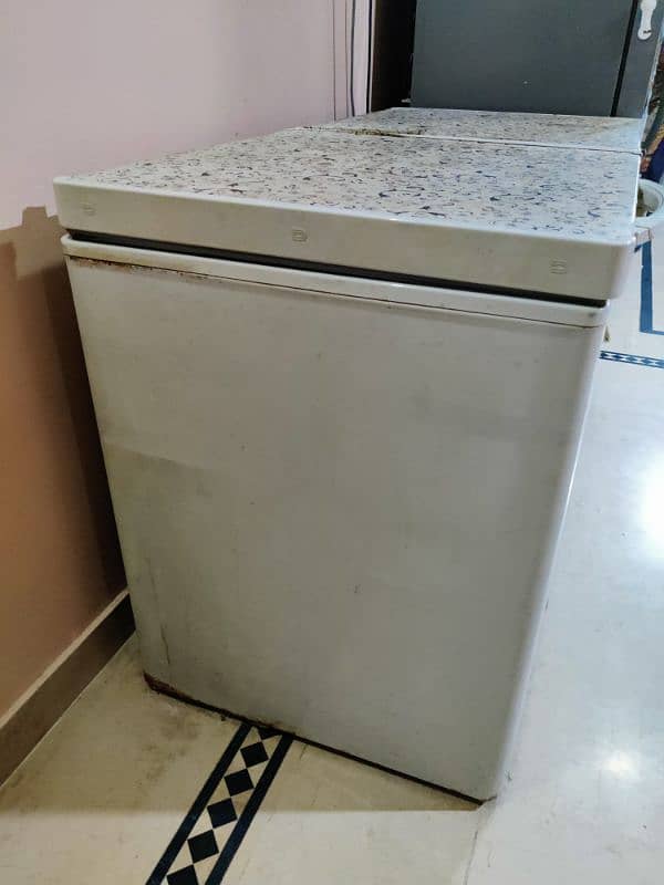 Dawlance Double Door Freezer, Perfectly Working 1