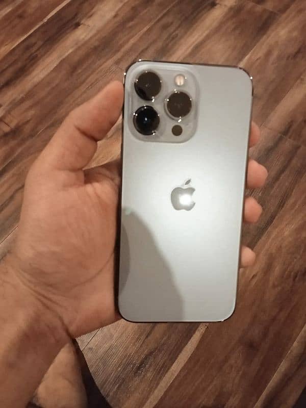 Iphone 13 pro , no foolish offer all ok hai ladies set hai 0