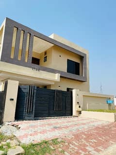 Designer Luxury Brand New With Green Lawn Beautiful House For Rent