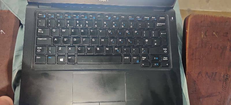 DELL core I5 8 generation 1