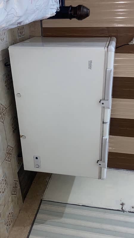 deep freezer white colore 2 years used 1